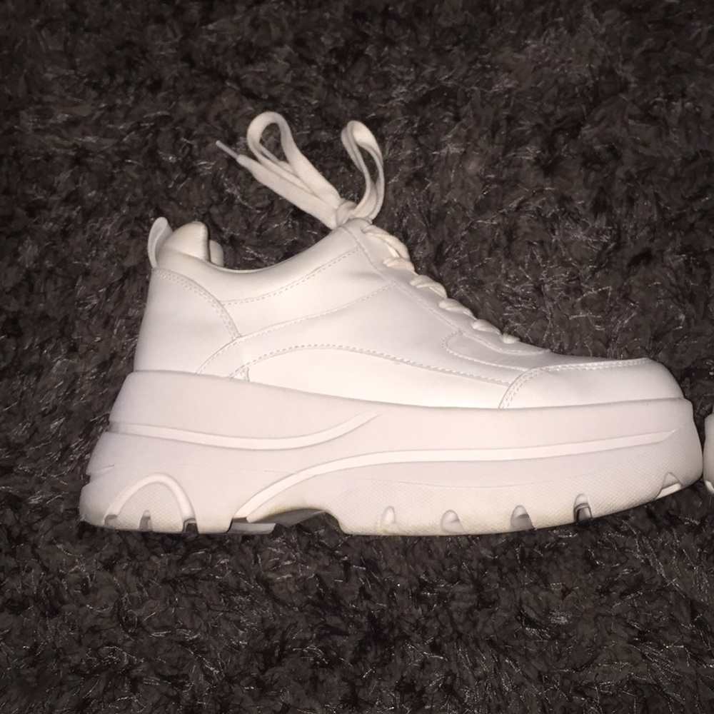 Steve Madden Chunky sneakers.